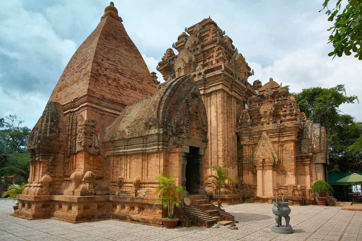 ponagar tower